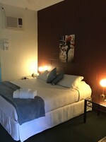 Suíte lua de mel, 1 quarto, banheira de hidromassagem, vista para o porto (Spa Room) | Frigobar, ferros/tábuas de passar roupa, Wi-Fi de cortesia