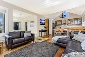 Interior - Topiary Haven (West Launceston)