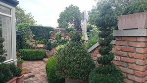 Garden - Topiary Haven (West Launceston)