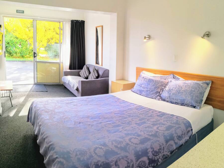 Rollaway beds, free WiFi