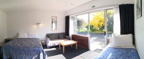 Queen & Single Studio - Ground floor unit (Studio9) - Cambrian Lodge Motel (Cambridge)