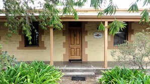 Property entrance - Walnut Cottage (Angaston)