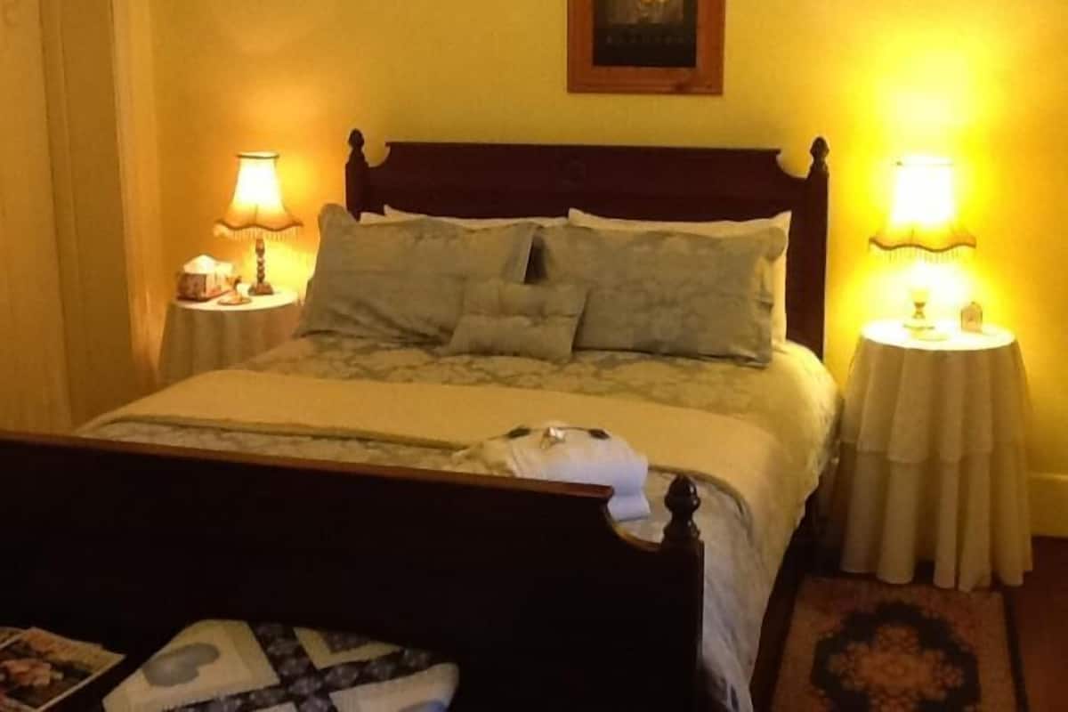 Iron/ironing board, free WiFi