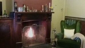 Living area - Walnut Cottage (Angaston)