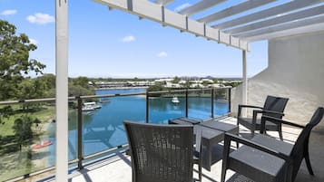 River Front Deluxe Apartment 3 Bedroom | Terrace/patio