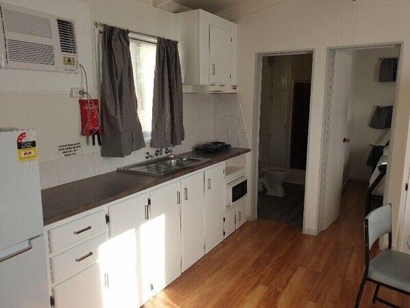Family Suite, 1 Bedroom, Non Smoking, Kitchenette (Family Cabin) | Private kitchen | Fridge, microwave