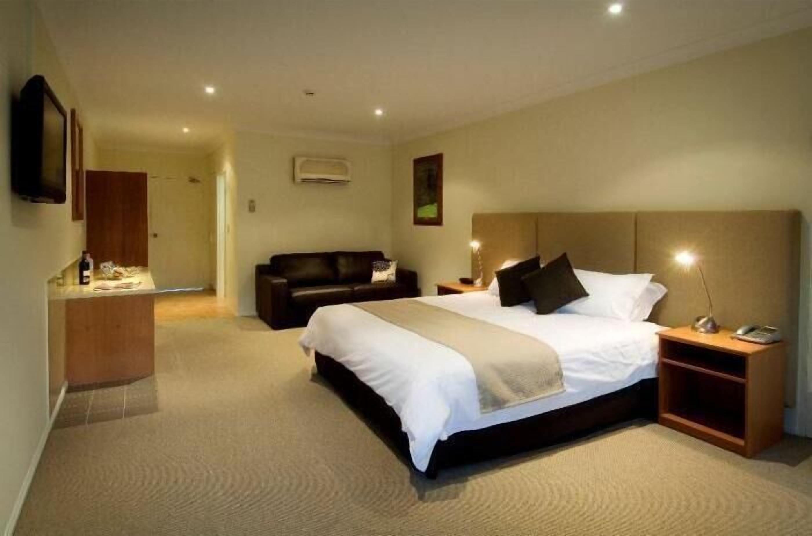 minibar, in-room safe, iron/ironing board, free wifi