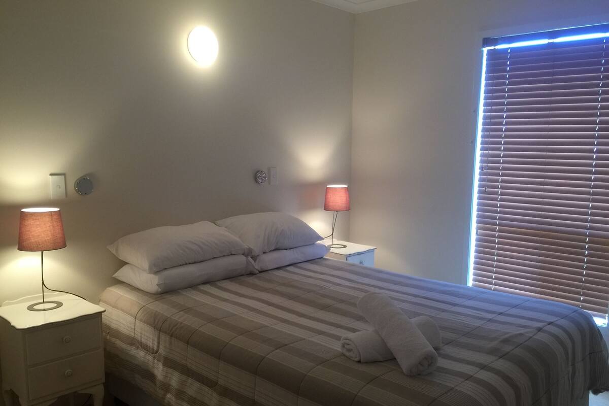 Iron/ironing board, WiFi (free), bed sheets