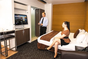 Een 49-inch televisie met kabelzenders