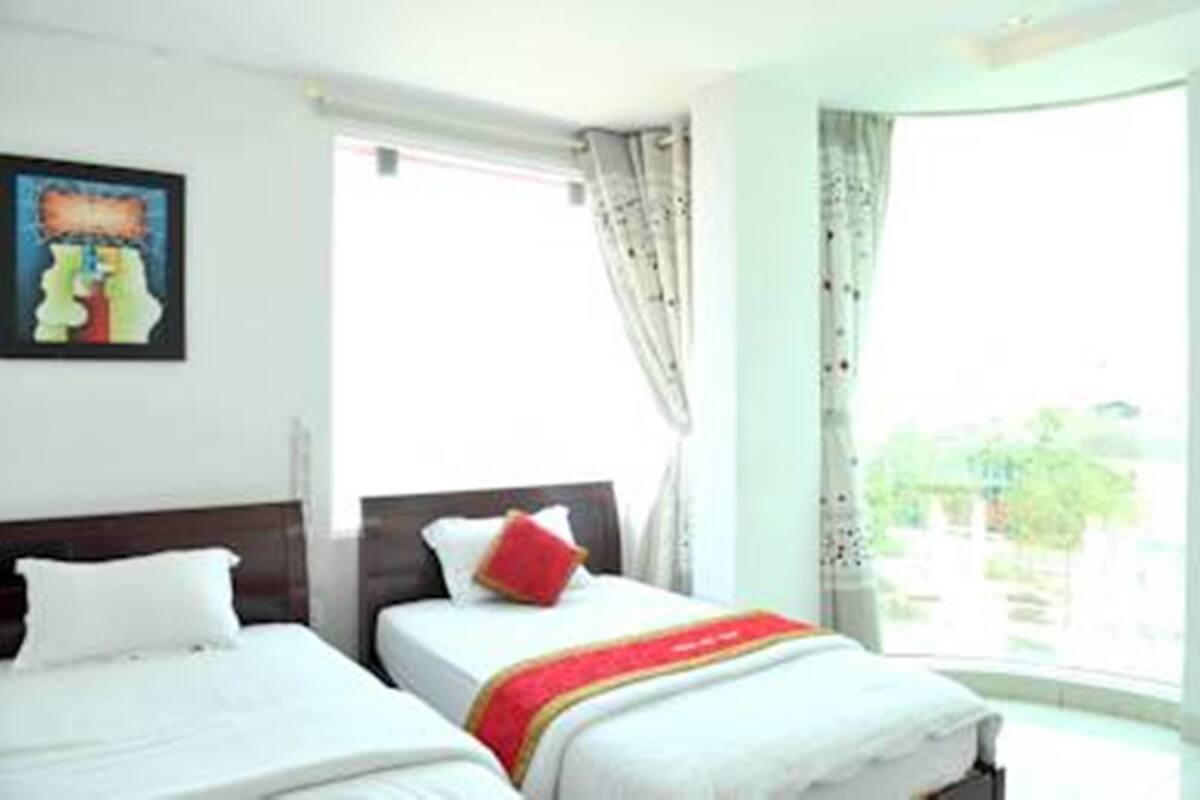Deluxe Room | Minibar, in-room safe, desk, WiFi (free)