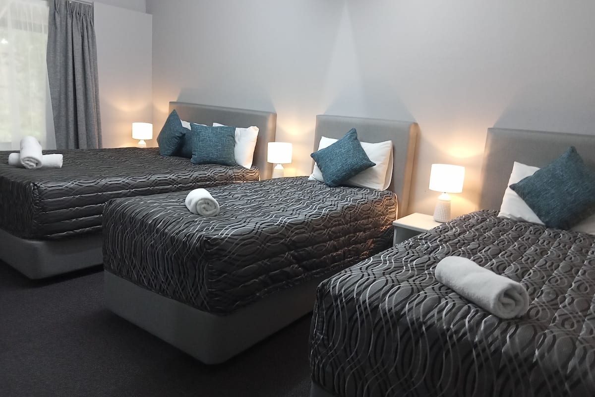 Surmatelas, fer et planche Ă repasser, Wi-Fi gratuit, draps fournis