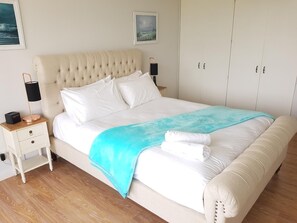 Individually decorated, individually furnished, iron/ironing board - Trafalgar Towers (Maroochydore)