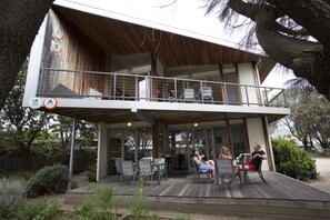 Terrace/patio - YHA Apollo Bay Eco (Apollo Bay)