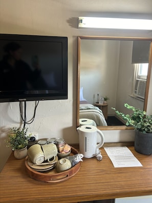 Standard Room, Non Smoking (Double/Twin Ensuite Room) | Room amenity