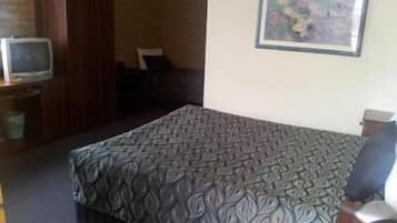 32-inch LCD TV with digital channels, TV