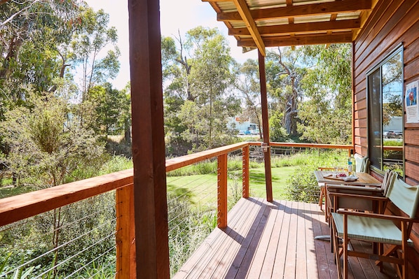 Family Cabin - River View | Terrace/patio