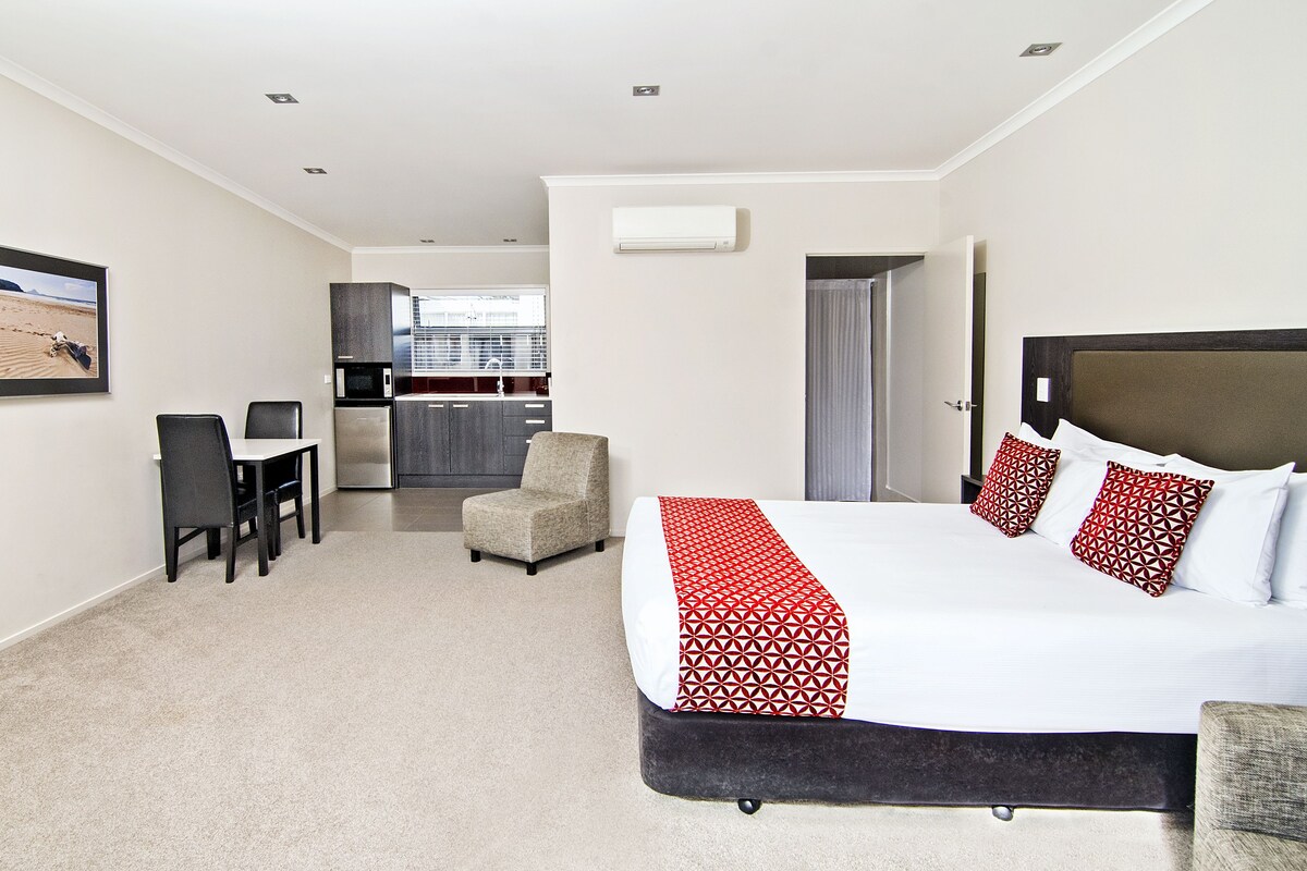 Standard Studio, Accessible | Egyptian cotton sheets, premium bedding, pillowtop beds, desk