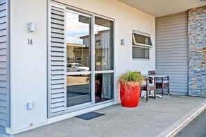 Terrace/patio - 37 THE Landing Motel (Whakatane)
