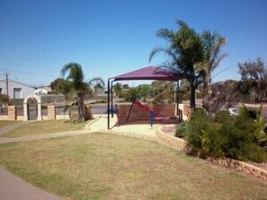 Children's play area - outdoor - The New Whyalla Hotel (Whyalla Playford)