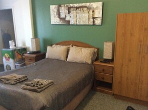 Desk, bed sheets - The New Whyalla Hotel (Whyalla Playford)
