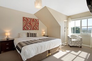 Deluxe Apartment, 3 Bedrooms | 3 bedrooms, iron/ironing board, free cots/infant beds, free WiFi - The Beach Retreat Eden (Eden)