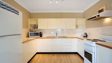 Deluxe Apartment, 3 Bedrooms | Private kitchen | Full-size fridge, microwave, oven, stovetop