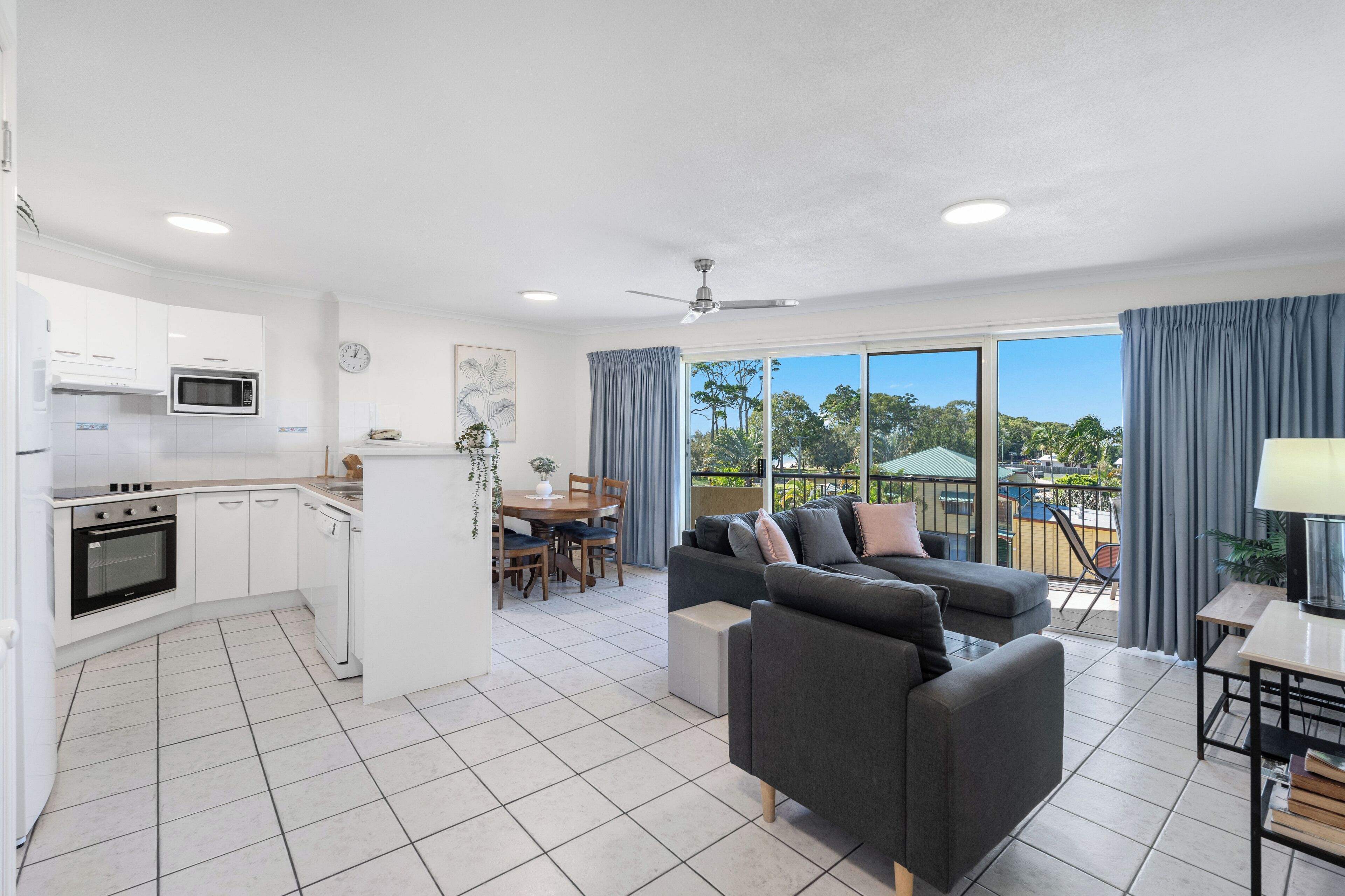 Televisi 30-inci dengan saluran TV digital