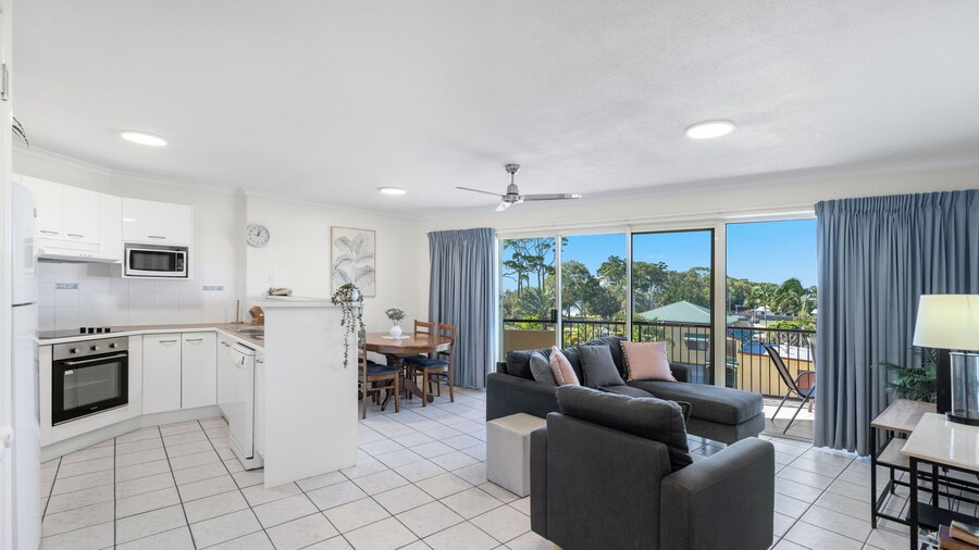 Alexander Beachfront Apartments