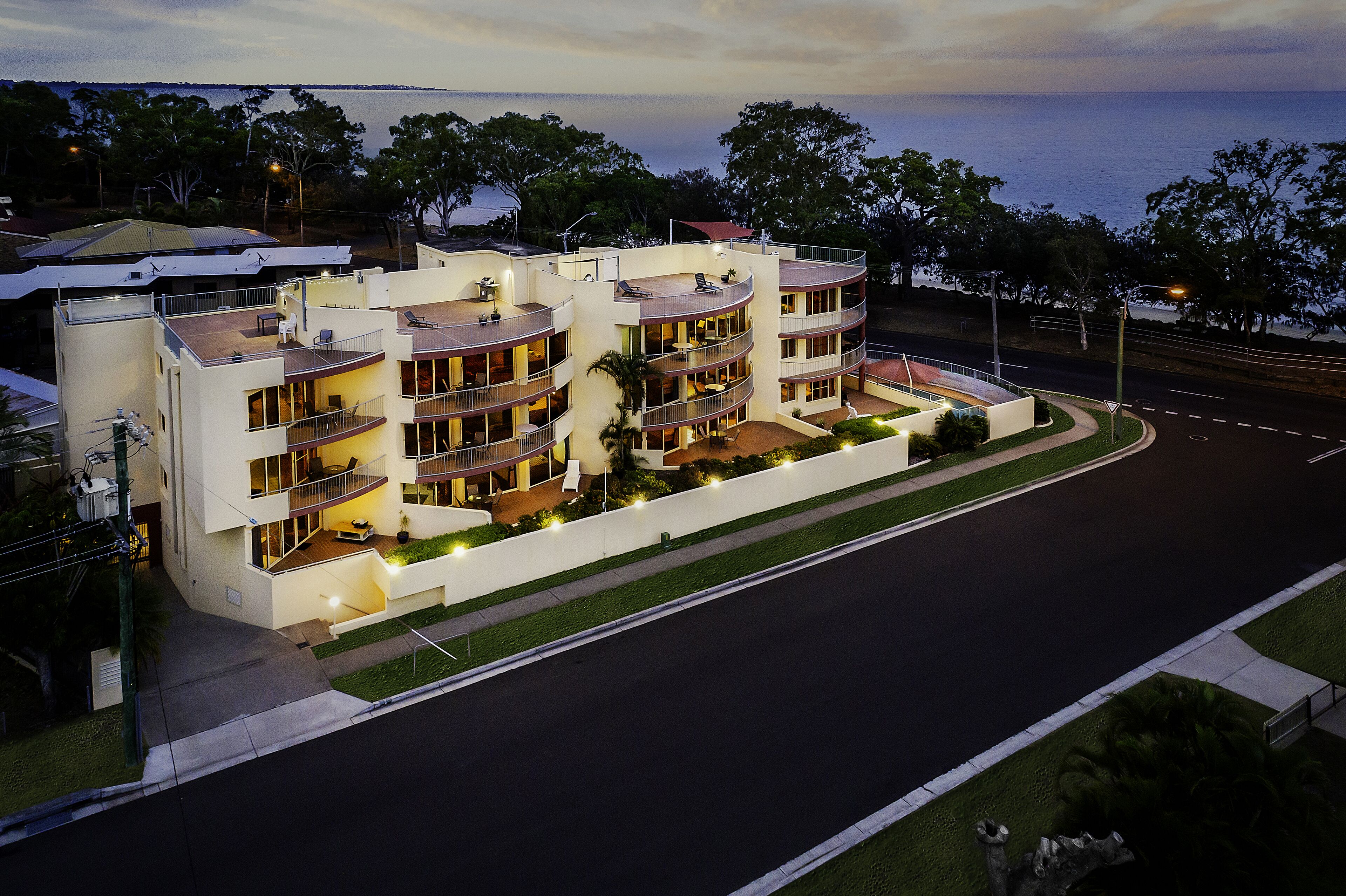 Alexander Beachfront Apartments — image 1