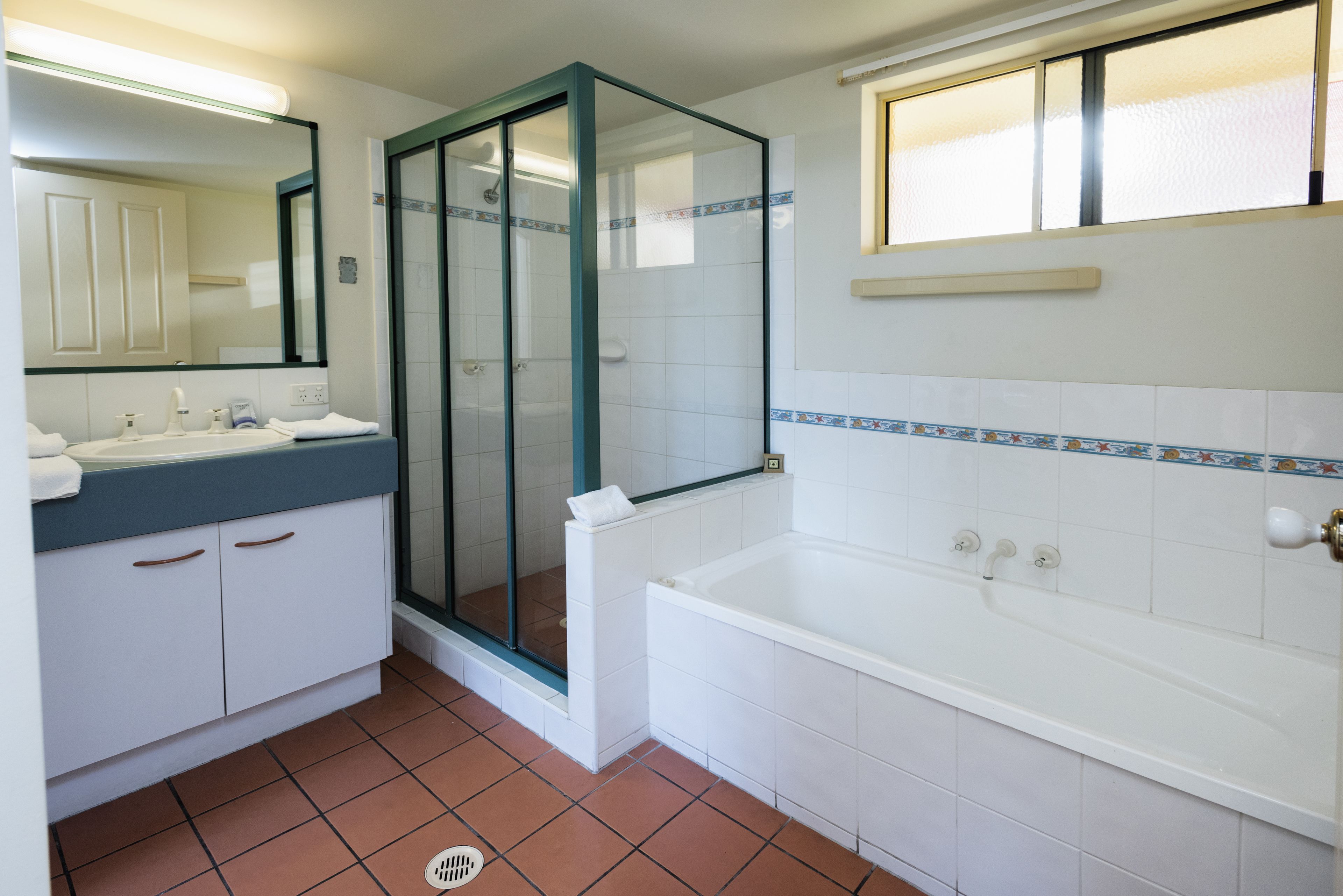 Alexander Beachfront Apartments — image 11