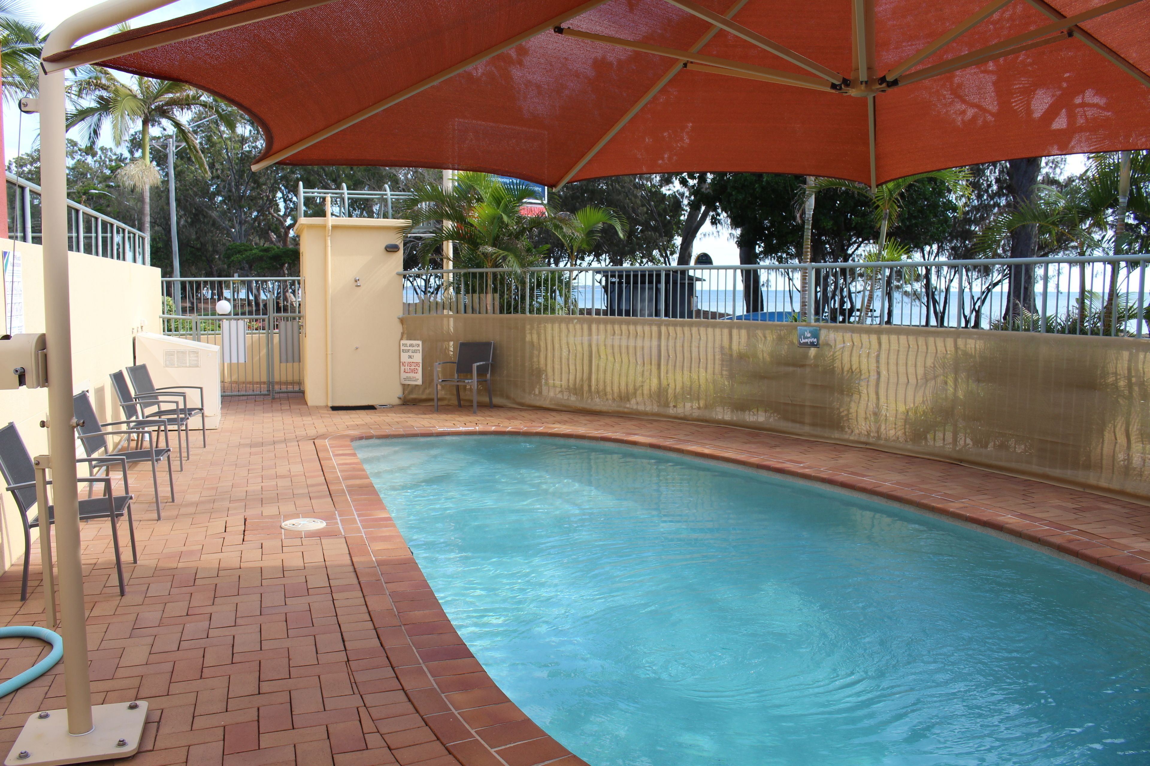 Alexander Beachfront Apartments — image 2