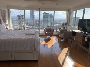 Individually furnished, iron/ironing board, cribs/infant beds - The Penthouses Apartments (Surfers Paradise)