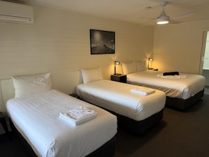 Egyptian cotton sheets, premium bedding, down comforters, pillowtop beds - Vineland Motel (Mildura)