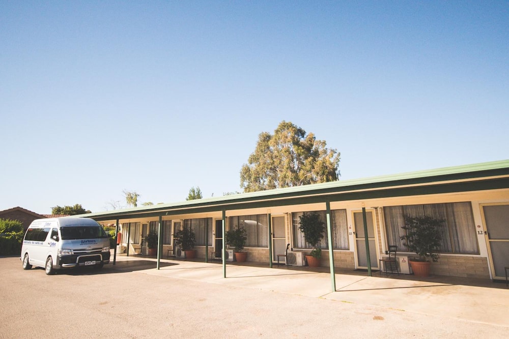 Vineland Motel photo 2