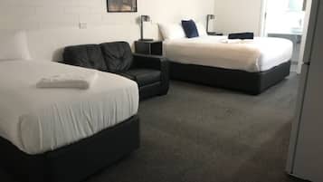 Standard Room, Non Smoking (Motel Queen/Single) | Egyptian cotton sheets, premium bedding, down comforters, pillowtop beds