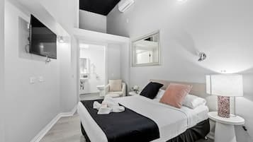 Deluxe Double Ensuite | Desk, iron/ironing board, free WiFi, bed sheets