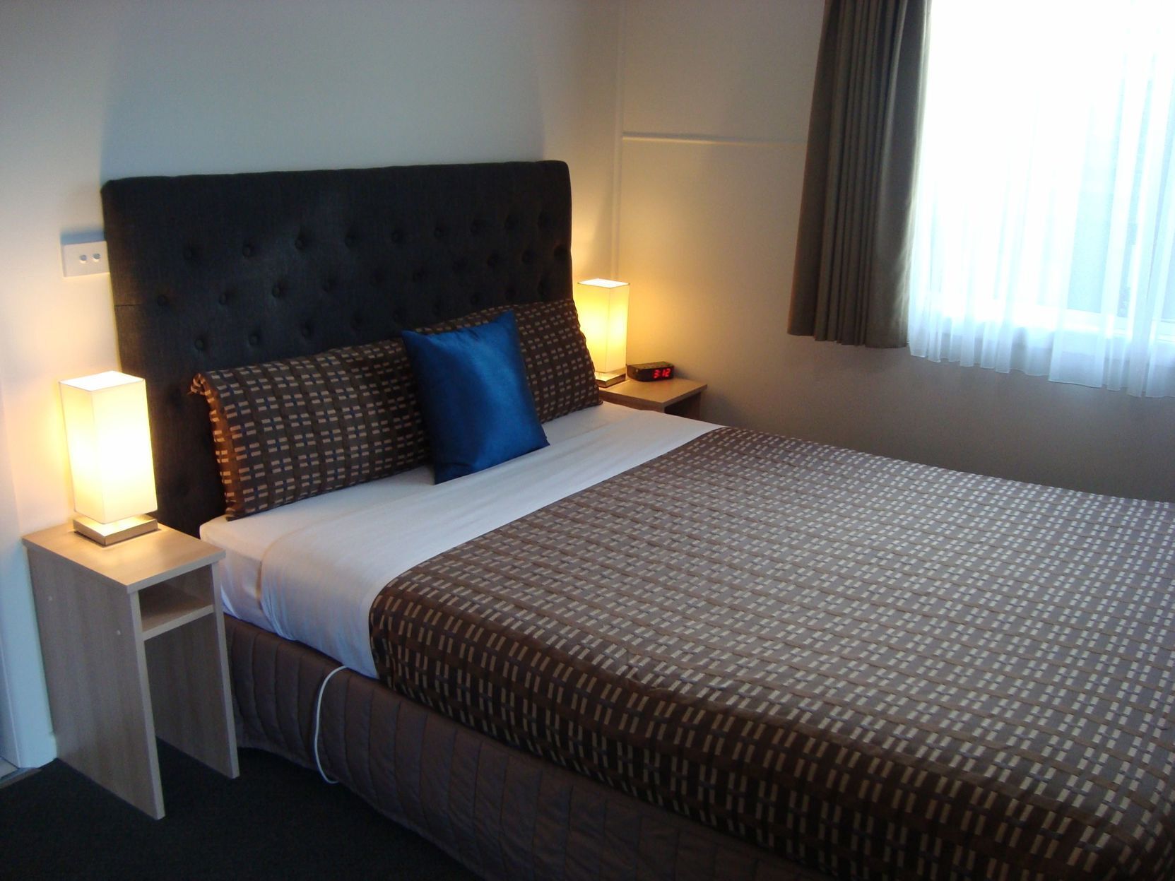 Soundproofing, free WiFi, bed sheets