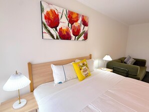 Studio Apartment with Kitchen | Soundproofing, free WiFi, bed sheets