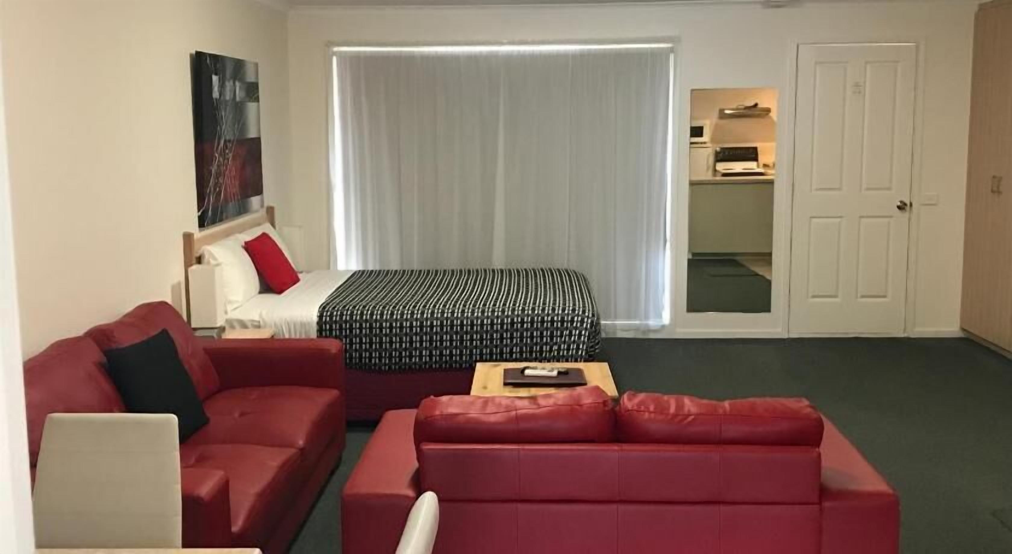 Soundproofing, free WiFi, bed sheets