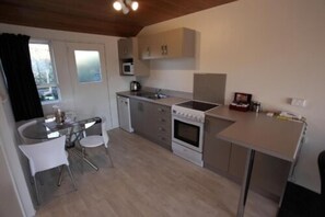 Suite familiar, 2 dormitoris, no fumadors, cuina (Family non-spa) | Caixa forta a l'habitació i mobiliari individual 