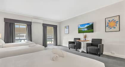 Caledonian Hotel Motel