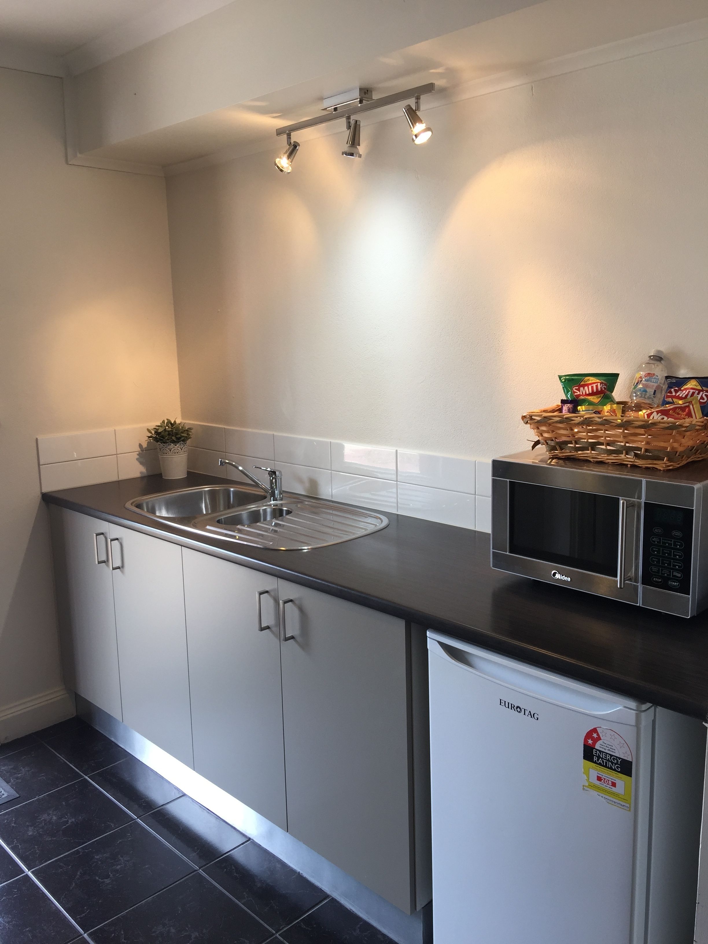 Caledonian Hotel Motel