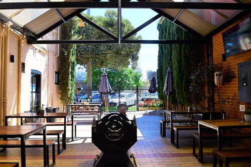 Caledonian Hotel Motel