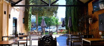 Caledonian Hotel Motel