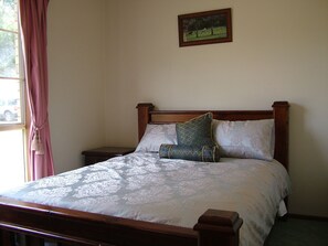 Suite estándar, varias habitaciones, para no fumadores, baño compartido (Cottage Getaway) | 3 habitaciones, ropa de cama de alta calidad y decoración personalizada