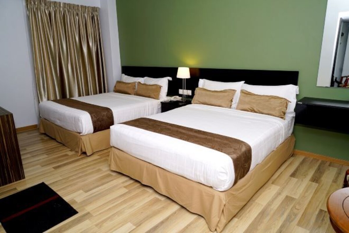 Deluxe Family Room