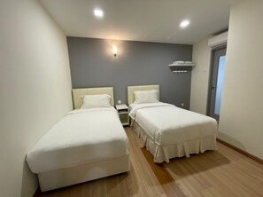 Studio, 2 Bedrooms | Desk, free WiFi