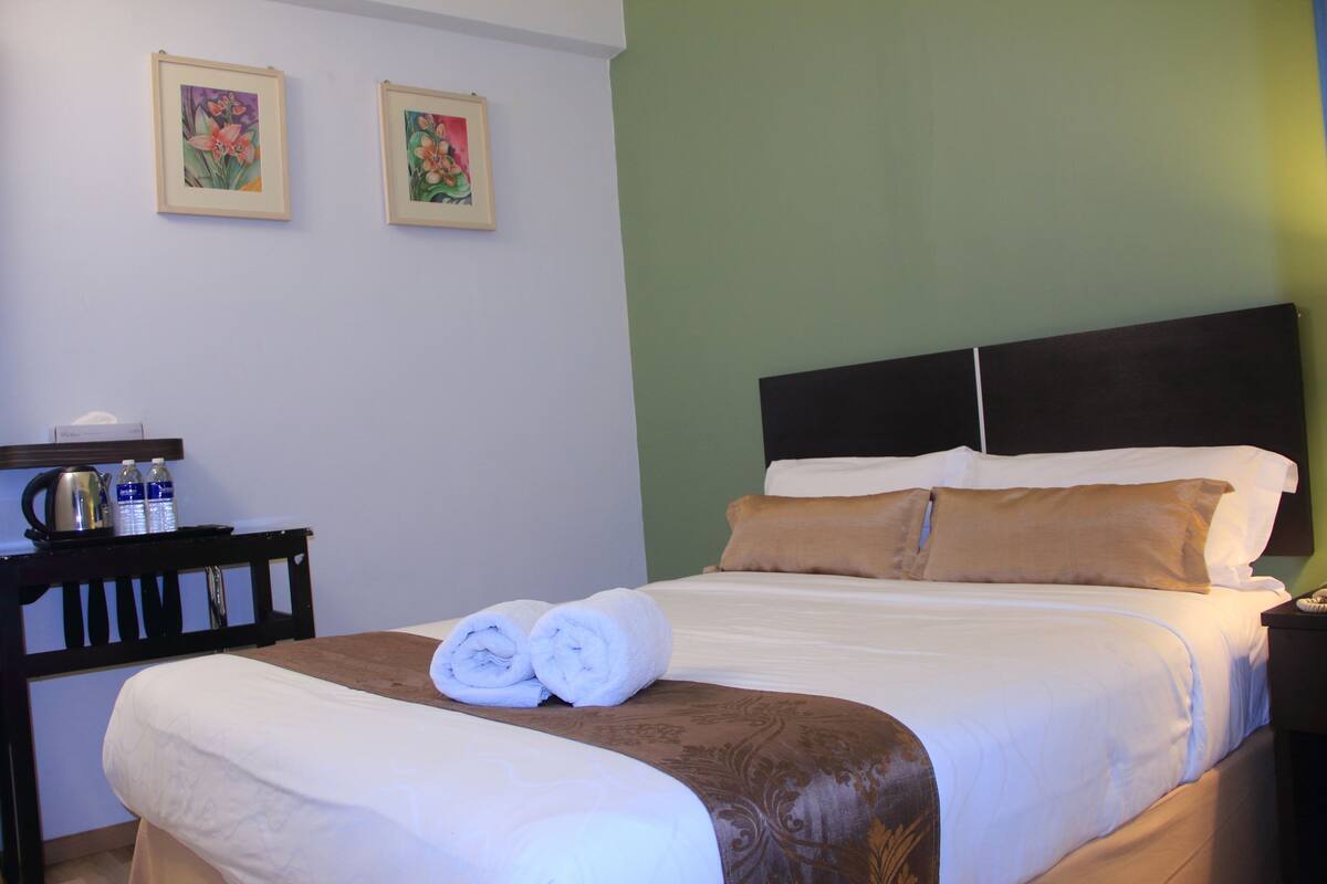 Standard Double Room | Desk, WiFi (free)