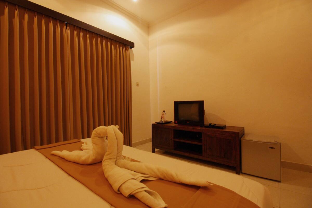 Deluxe-huone | Pimennysverhot, ilmainen Wi-Fi, vuodevaatteet