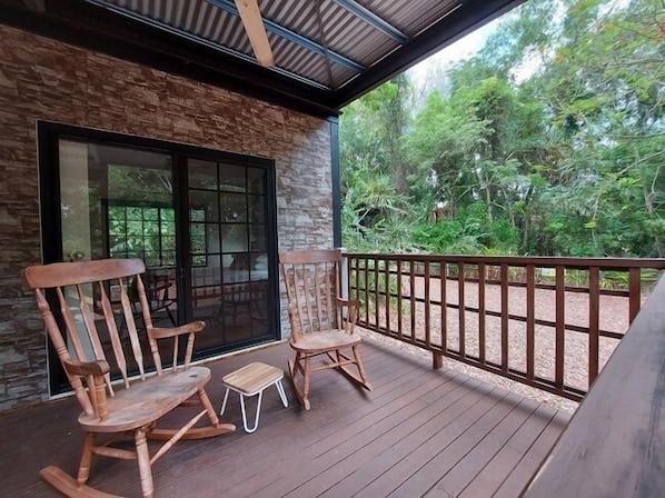 Classic Cabin | Garden view